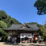 階段をひたすら上がる、兎と龍を祀る八尾の恩地神社さん